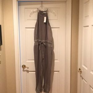 Darling jumpsuit... looks much better live!